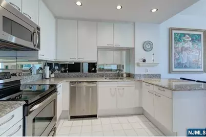 100 Carlyle Drive 17B-N #17B-N, Cliffside Park, NJ 07010 - Photo 5