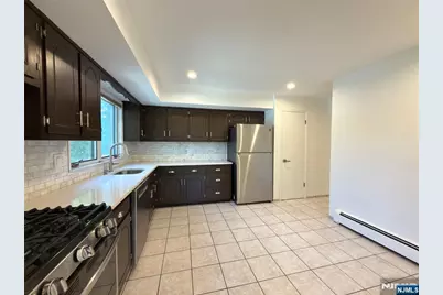 531 Day Avenue, Ridgefield, NJ 07657 - Photo 5