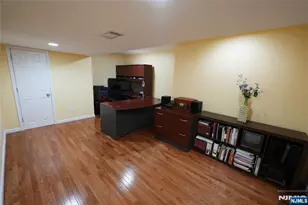 10 Queens Ln, Wayne, NJ 07470 - Photo 23