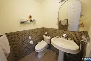 10 Queens Ln, Wayne, NJ 07470 - Photo 11