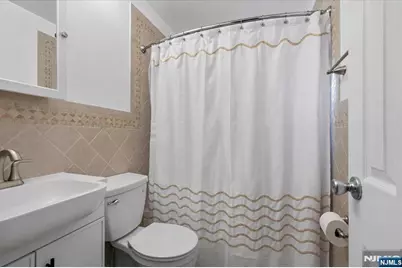 43 Berwyn Place, Bergenfield, NJ 07621 - Photo 15