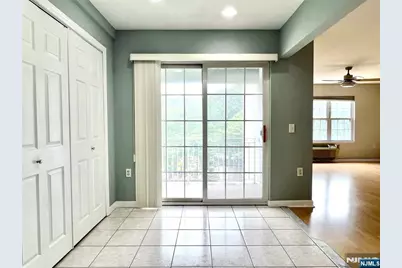 547 Gorge Road 4B #4B, Cliffside Park, NJ 07010 - Photo 9