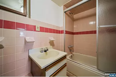 304 Gilbert Avenue, Elmwood Park, NJ 07407 - Photo 21