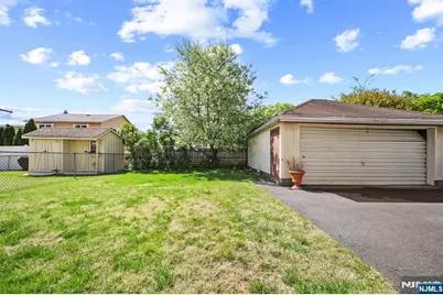 304 Gilbert Avenue, Elmwood Park, NJ 07407 - Photo 27