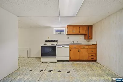 304 Gilbert Avenue, Elmwood Park, NJ 07407 - Photo 19