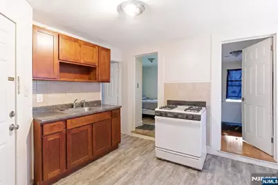 11 Sunset Avenue, Newark, NJ 07106 - Photo 9
