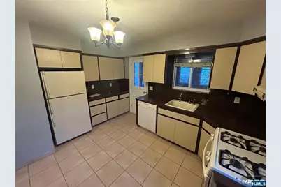 257 Desoto Place 1 #1, Cliffside Park, NJ 07010 - Photo 13