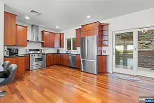 7 Oakdene Terrace 7, Edgewater, NJ 07020 - Photo 13