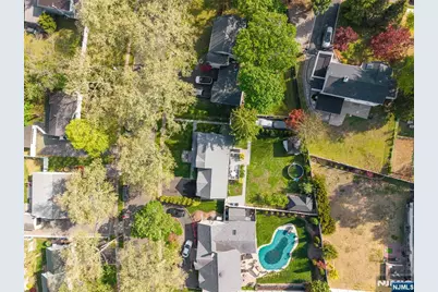 707 Chadwick Drive, Paramus, NJ 07652 - Photo 31