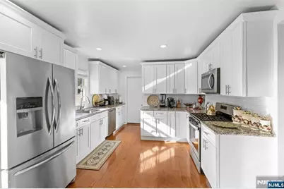 707 Chadwick Drive, Paramus, NJ 07652 - Photo 7
