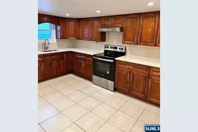 67 Chamberlain Avenue 2 #2, Elmwood Park, NJ 07407 - Photo 9