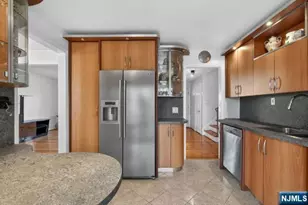 7-45 Richard St, Fair Lawn, NJ 07410 - Photo 9