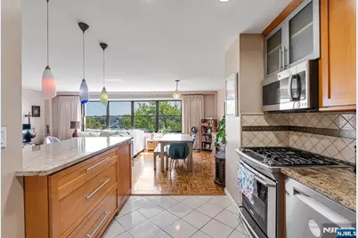 2352 Linwood Avenue 6C #6C, Fort Lee, NJ 07024 - Photo 11
