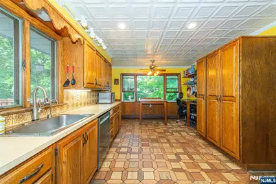 115 Hampshire Hill Road, Upper Saddle River, NJ 07458 - Photo 7