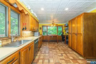115 Hampshire Hill Rd, Upper Saddle River, NJ 07458 - Photo 7