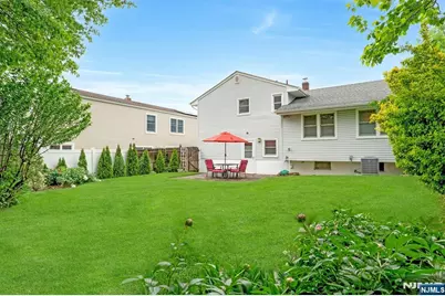 320 W Clinton Avenue, Bergenfield, NJ 07621 - Photo 33