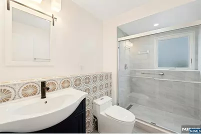 320 W Clinton Avenue, Bergenfield, NJ 07621 - Photo 17