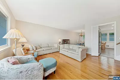 320 W Clinton Avenue, Bergenfield, NJ 07621 - Photo 5