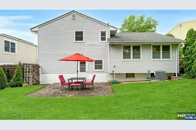 320 W Clinton Avenue, Bergenfield, NJ 07621 - Photo 31
