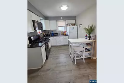 166 Carmita Avenue 2 #2, Rutherford, NJ 07070 - Photo 3
