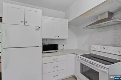 465 Oakdene Avenue 1 #1, Cliffside Park, NJ 07010 - Photo 17