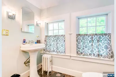 229 Tremont Avenue, Orange, NJ 07050 - Photo 29