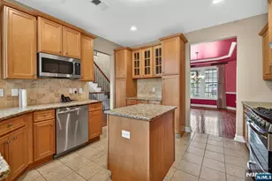 33 Windsor Ln, Ramsey, NJ 07446 - Photo 7