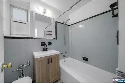2345 Linwood Avenue 1E #1E, Fort Lee, NJ 07024 - Photo 11
