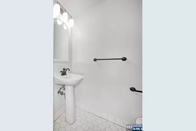 453 Albany Court, West New York, NJ 07093 - Photo 5