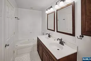 453 Albany Ct, West New York, NJ 07093 - Photo 11