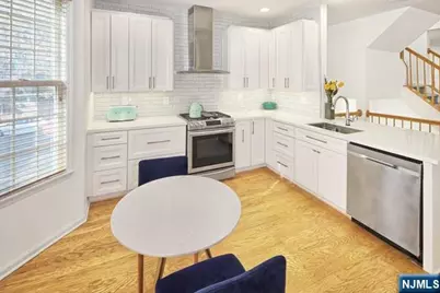 453 Albany Court, West New York, NJ 07093 - Photo 3