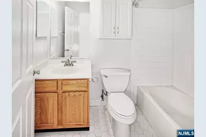 453 Albany Court, West New York, NJ 07093 - Photo 13