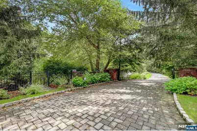 1055 High Mountain Road, Franklin Lakes, NJ 07417 - Photo 3