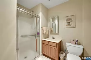 189 Forest 112, Paramus, NJ 07652 - Photo 17