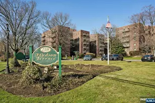 2329 Hudson Terrace E9, Fort Lee, NJ 07024 - Photo 15