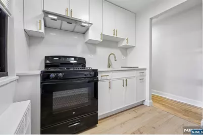 2329 Hudson Terrace E9 #E9, Fort Lee, NJ 07024 - Photo 9