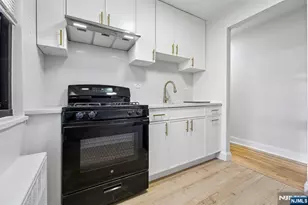 2329 Hudson Terrace E9, Fort Lee, NJ 07024 - Photo 9