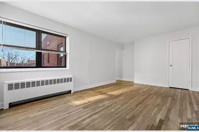2329 Hudson Terrace E9 #E9, Fort Lee, NJ 07024 - Photo 5