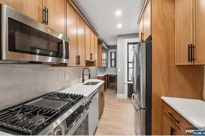 131 Kensington Avenue D5 #D5, Jersey City, NJ 07304 - Photo 19