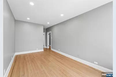 131 Kensington Avenue D5 #D5, Jersey City, NJ 07304 - Photo 3