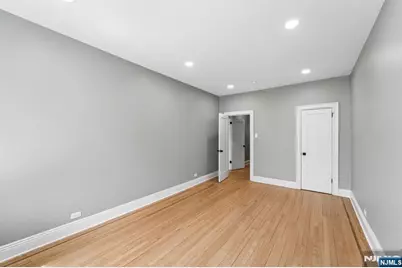 131 Kensington Avenue D5 #D5, Jersey City, NJ 07304 - Photo 21