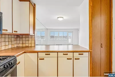 1203 River Road 9G #9G, Edgewater, NJ 07020 - Photo 11