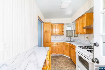 40 South Drive, Rochelle Park Township, NJ 07662 - Photo 9