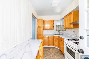 40 South Dr, Rochelle Park Township, NJ 07662 - Photo 9