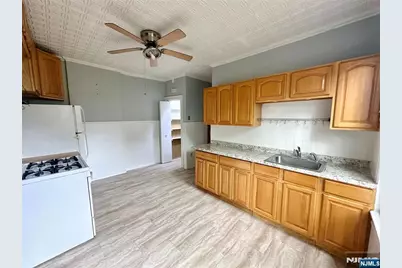 4 Swaine Place A #A, West Orange Township, NJ 07052 - Photo 3