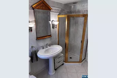 270 Bell Avenue, Hasbrouck Heights, NJ 07604 - Photo 7