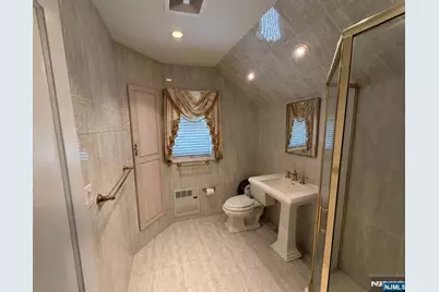 270 Bell Avenue, Hasbrouck Heights, NJ 07604 - Photo 15