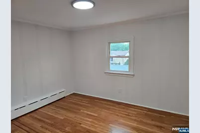 684 Edgewater Avenue 2Fl #2FL, Ridgefield, NJ 07657 - Photo 5