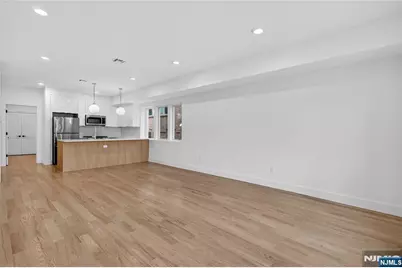 46 Hudson Avenue A #A, Edgewater, NJ 07020 - Photo 5