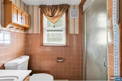 123 Summit Avenue, Elmwood Park, NJ 07407 - Photo 17